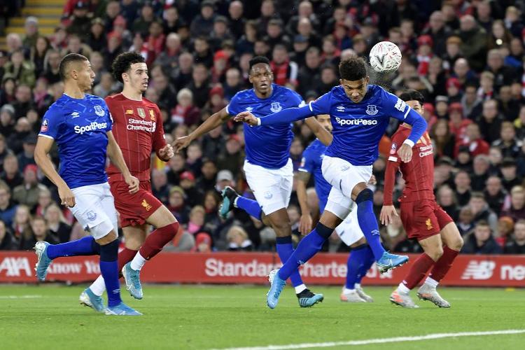 陈梦和黄子韬切磋乒乓球 黄子韬精准狙击陈梦笑点