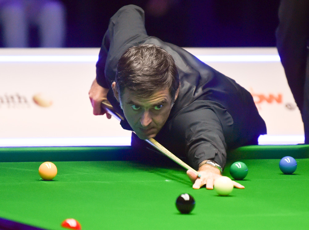 她通过与时 她通过与时